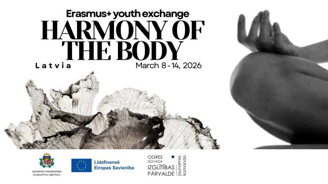 Erasmus projekta aktivitātes vizuālis - redzams kājas ceļgals, kā persona sēdētu meditācijas pozā, un uz tā plauksta