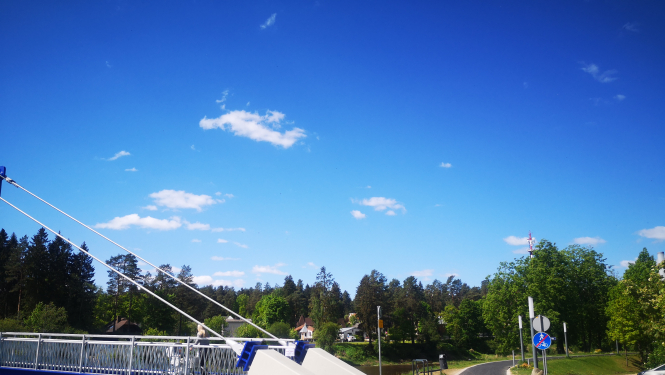 Pilnībā noasfaltēts pastaigu ceļš gar Ogres upi