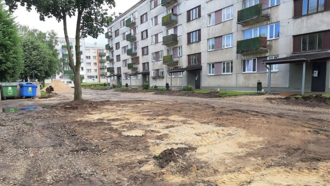 Uzsākti labiekārtošanas darbi daudzdzīvokļu māju iekšpagalmos