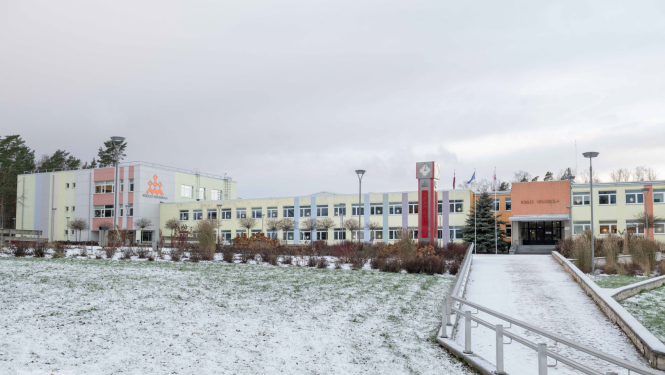 Ikšķiles vidusskola ziemā