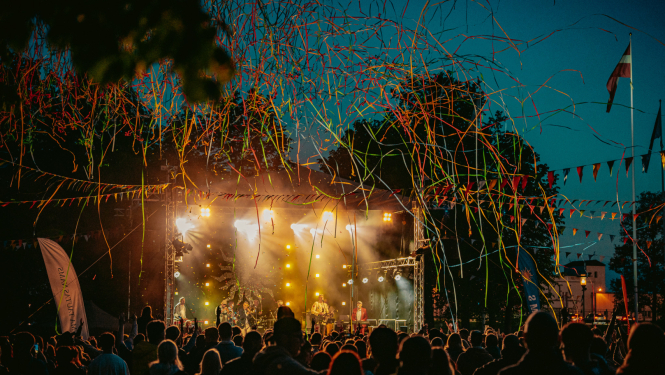 Saulainā gaisotnē nosvinēti Ķeguma pilsētas svētki "Saules atspulgā"