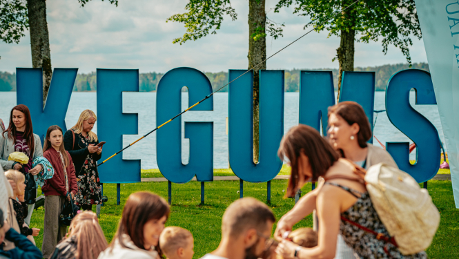 Saulainā gaisotnē nosvinēti Ķeguma pilsētas svētki "Saules atspulgā"