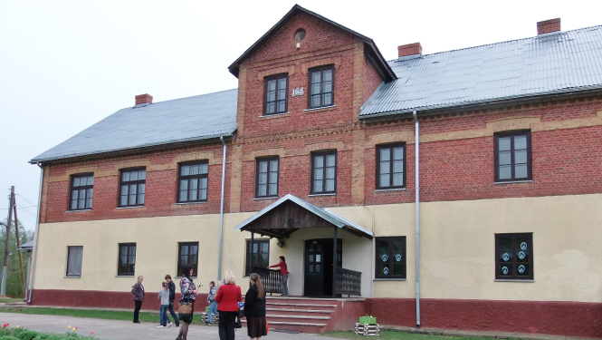 Izsludina pieteikšanos uz nekustamā īpašuma Krapē nodošanu nomai