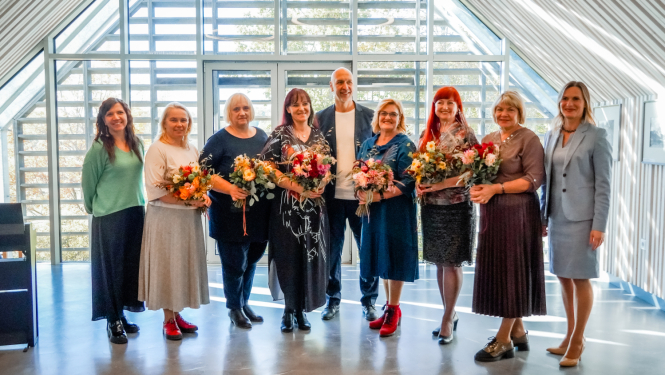 Ogres novada kultūras un tautas namu darbinieki tiekas Taurupes muižas klētī