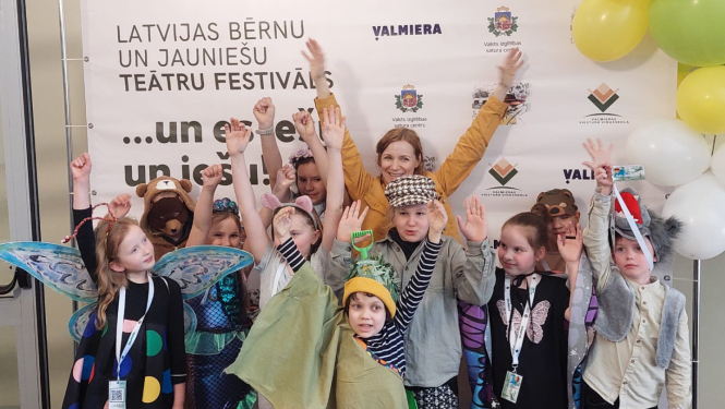 Ogres novada tajā pārstāvji  25.-26. aprīlī Valmieras Viestura vidusskolā notiekošajā XVIII Latvijas skolēnu teātru festivālā "... un es iešu un iešu!". 