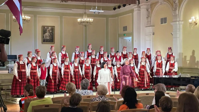 Lielvārdes mūzikas un mākslas skolas koris LlELVĀRDE saņem Zelta diplomu XIII Latvijas Skolu jaunatnes dziesmu un deju svētku koru konkursa finālā