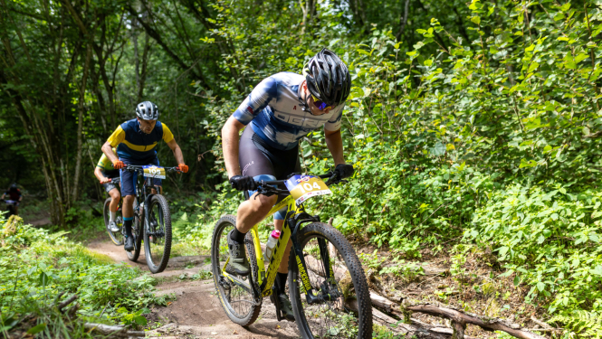Arī šogad jūlijā notiks Ikšķiles MTB velobrauciens dabas parkā “Zilie kalni”. Attēlā velosportisti distancē Ogres Zilajos kalnos