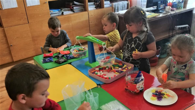 Jaunas un izzinošas rotaļlietas mazajiem meņģeliešiem