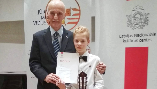 Ģitārists Toms Liepiņš iegūst otro vietu Valsts konkursā