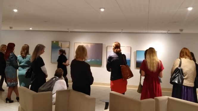 Ogres novada Kultūras centrā eksponētas Viļņa Strazdiņa gleznas