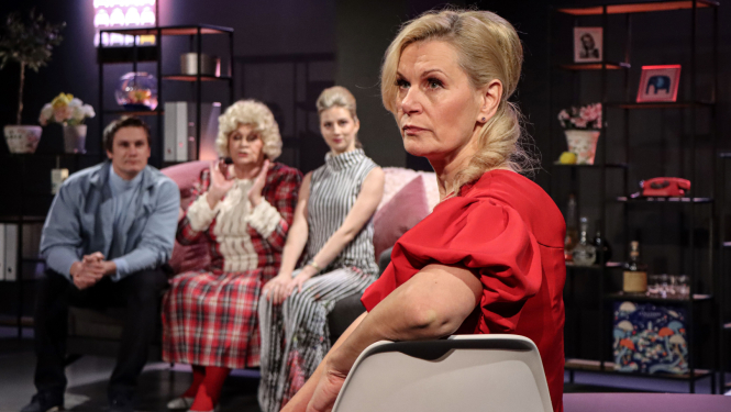 Ogres teātris - skats no izrādes