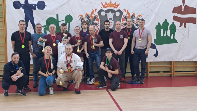 Čempionāts spiešanā guļus uz atkārtojumu skaitu 5. aprīlī Degumniekos