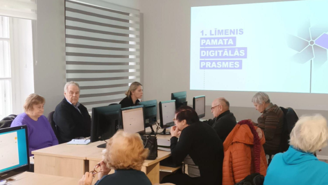 Ķeipenes senioru skola apgūst digitālās prasmes projekta ietvaros