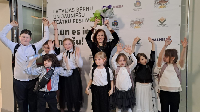 Trīs Ogres novada izglītības iestāžu teātru kolektīvi veiksmīgi pārstāv novadu festivālā "... un es iešu un iešu!"