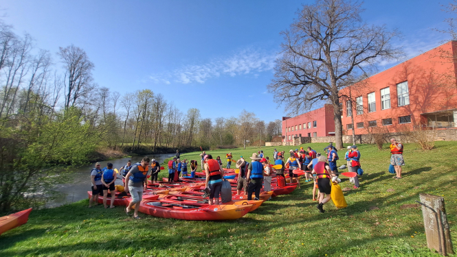 Ogres novada Kultūras un tūrisma pārvaldes organizēts laivu brauciens pa Ogres upi 2025. gada 19. aprīlī