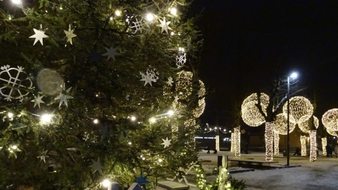 Ziemassvētku rotājumi būs apskatāmi līdz janvāra beigām