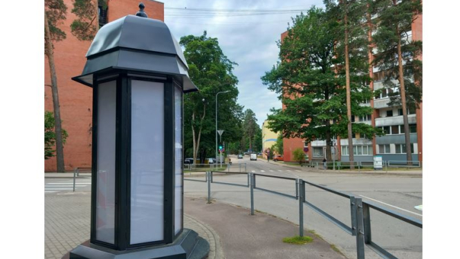 Jaunais afišu stabs Meža prospekta un Tīnūžu ielas krustojumā