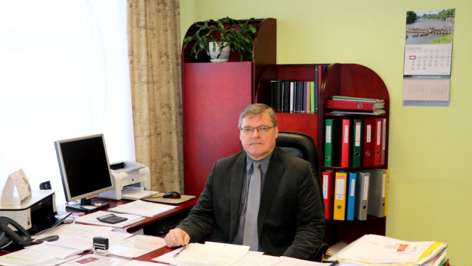 Atbrīvo no Madlienas pagasta pārvaldes vadītāja amata