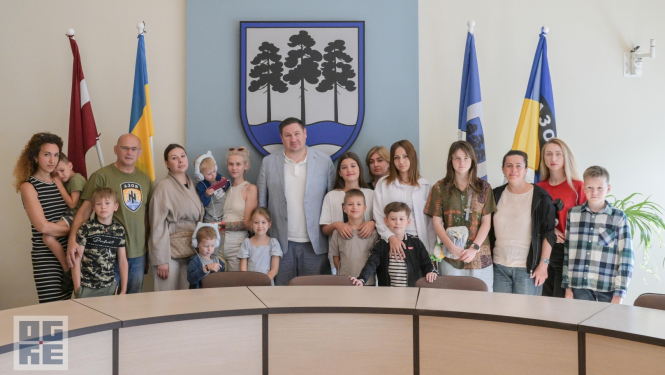Ogres novada pašvaldībā viesojas Marjampoles aizstāvju atraitnes un bērni