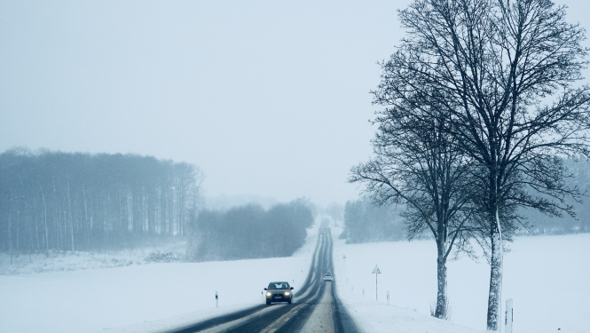 Sniegots ceļš ziemā