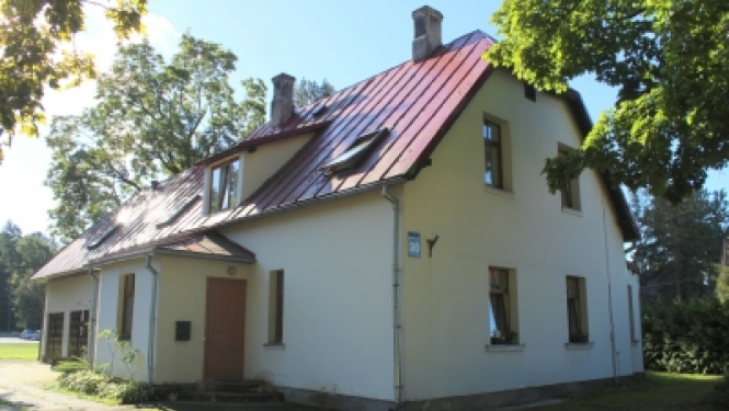 Ogres Baltā skola ēka