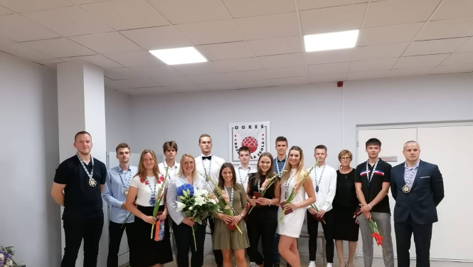 Ogres Basketbola skola sveic skolas absolventus