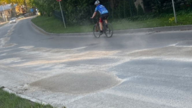 Brīvības iela ar  bedrēm 05.2023.