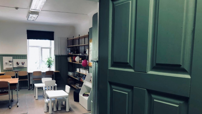 Durvis uz Pagarinātās dienas grupas telpu