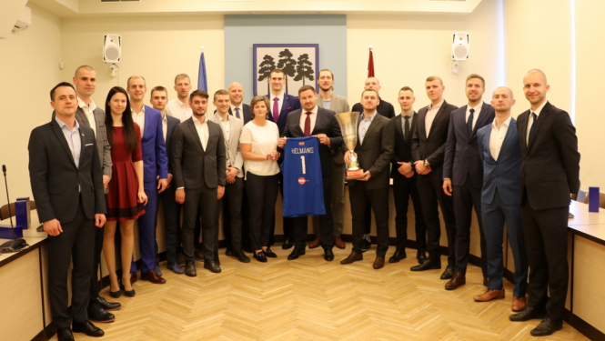 Pašvaldības vadība pateicas BK “Ogre” komandai