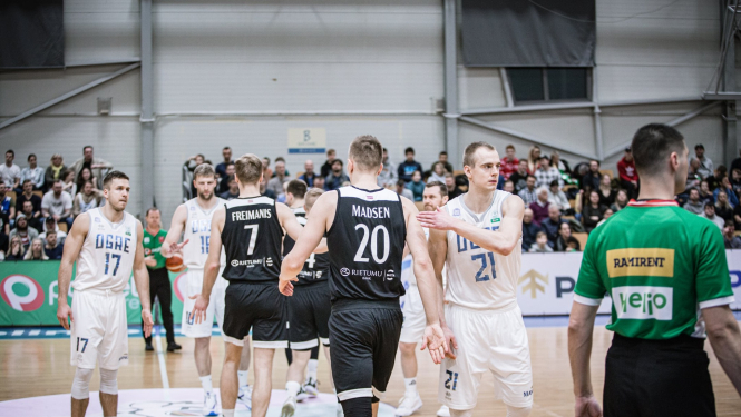 Spraigā cīņā BK “Ogre” piekāpjas “VEF Rīga”