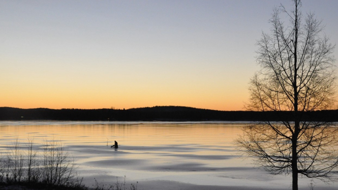 Bļitkotājs uz upes ledus