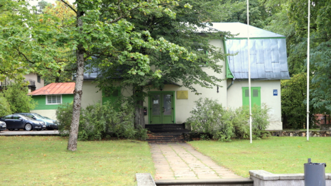 Dome lemj pa ēkas pārņemšanu Brīvības ielā 40 jauniešu mājas ierīkošanai