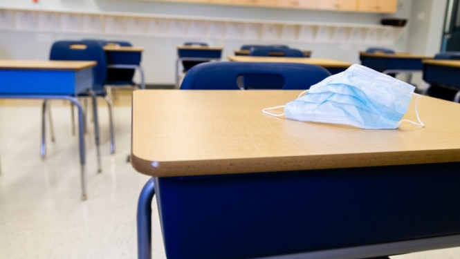 Novada skolas lielākoties strādās klātienē