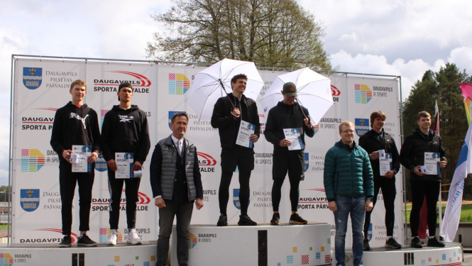 Daniils pirmais no kreisās