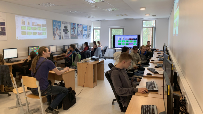 Jaunieši projektā par digitālajām kompetencēm apgūst video veidošanu