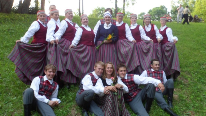 Deju kolektīvs "Taurupe"