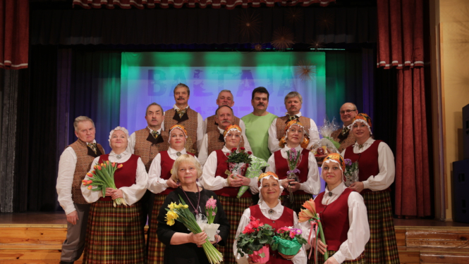 Suntažos sadancis dejotājus griež deju virpulī