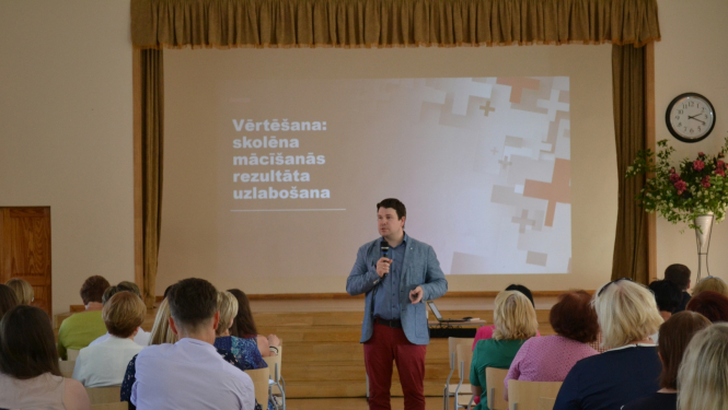 Ogres 1.vidusskolā notiek metodiskā konference “Iedvesmot. Mācīties. Darīt”