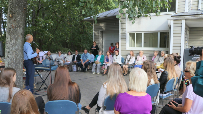 Dzeja uzzied Zvaigžņu ielā