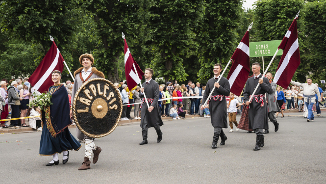 Dziesmu svētku gājiens. Ogres novads. Foto: Voldemārs Stāvusis