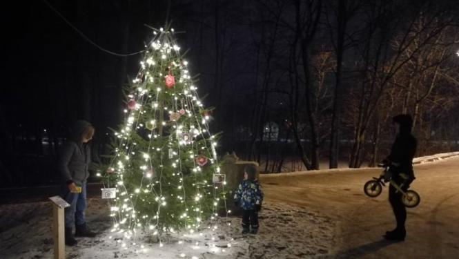 ONKC amatiermākslas kolektīvi rotā eglītes