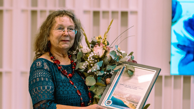 Elga Kairiša saņem Dz.Soduma balvu