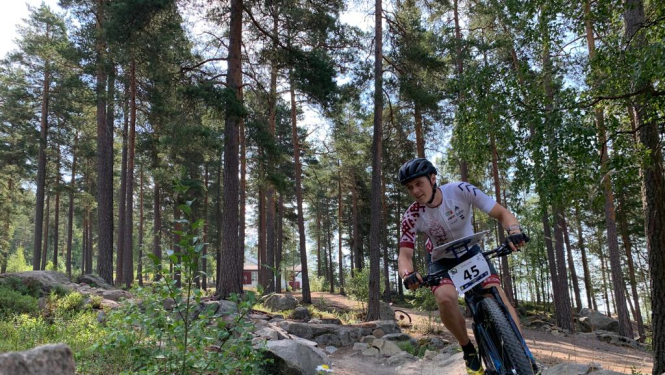  Andris Sarksņa distancē