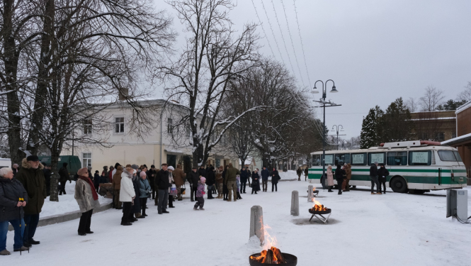 Foto no barikāžu aizstāvju atceres dienas