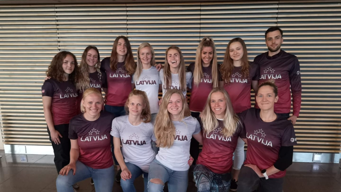 Ogrēnietes L.Gulbe un D.Cīrule piedalās Eiropas pludmales frisbija čempionātā