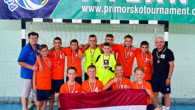 Ogres  jaunie handbolisti izcīna bronzu Bulgārijā