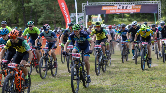 Velobrauciena dalībnieki startē