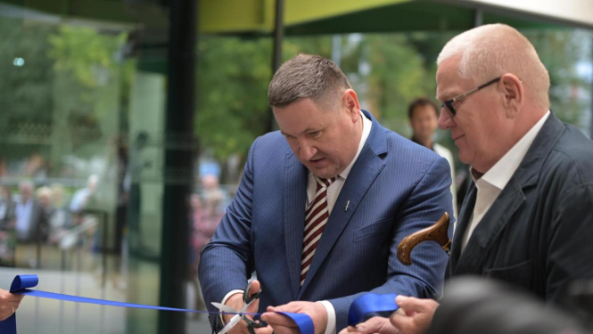 Egils Helmanis un Indulis Trapiņš pārgriež lentu 23.08.2024.