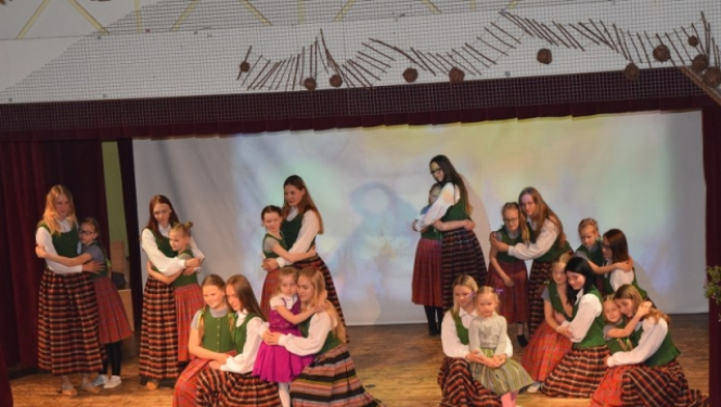 Ķeipenē māmiņām uzstājas ar izrādi “Īkstīte”