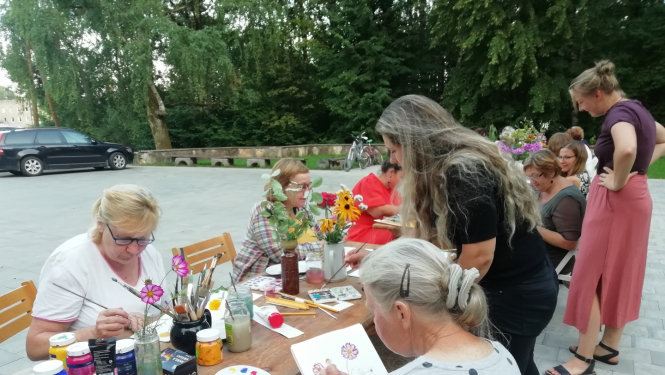 Ciemupē aizvadīts gleznošanas nodarbību cikls pieaugušajiem GRIBU GLEZNOT